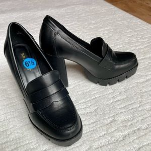 Heel black leather loafers